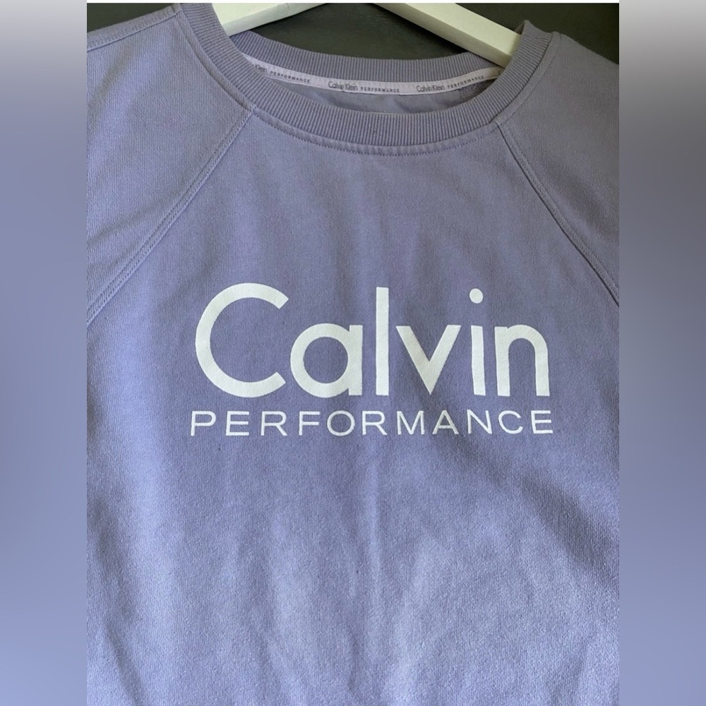 Calvin Klein women’s Light Lavender Crewneck Sweatshirt Size M ( small defect) - Picture 2 of 12